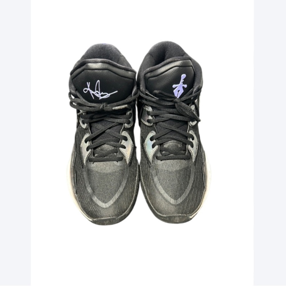 Nike Kyrie Infinity GS Basketball Shoes Black Metallic Silver – Size 7Y